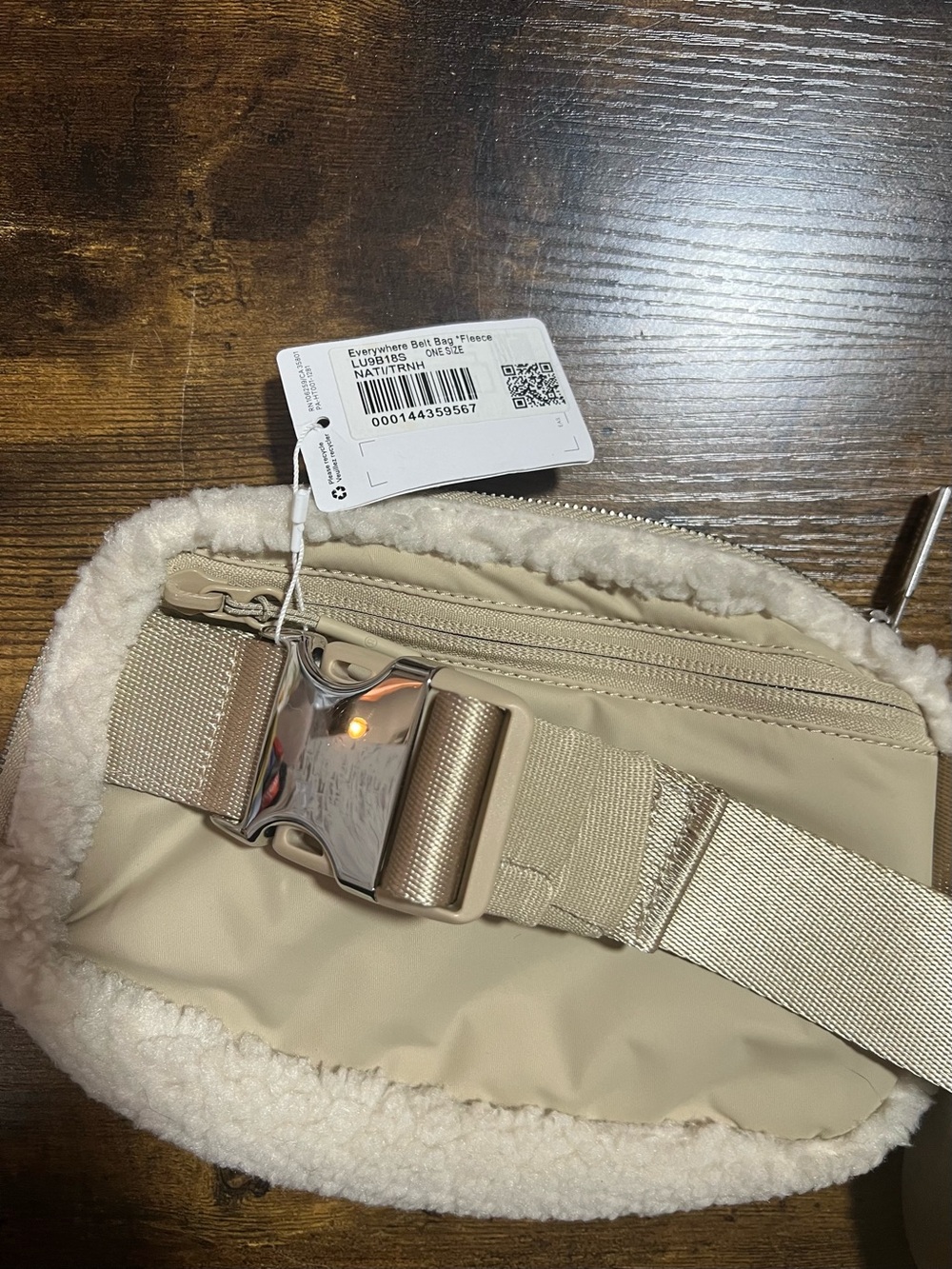 Lululemon Everywhere
Fleece Belt Bag Natural Ivory/Trench NWT - Picture 4 of 5